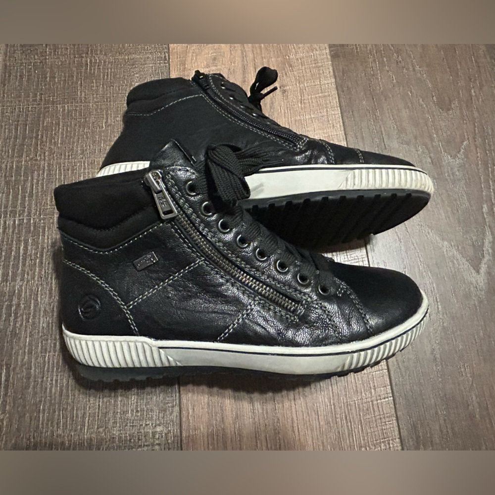 High top Remonte black leather sneakers size 7
